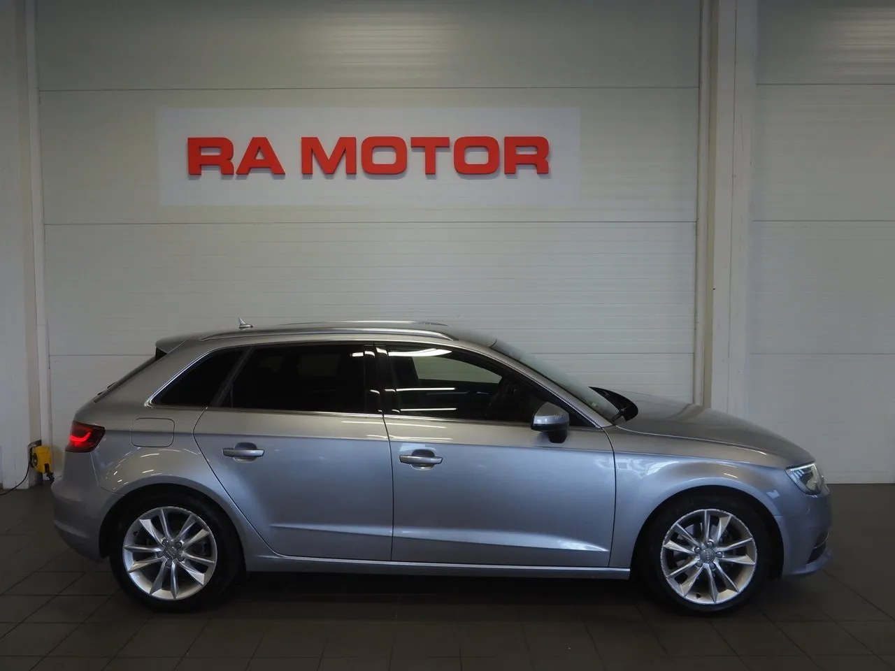 Vehicle image 3