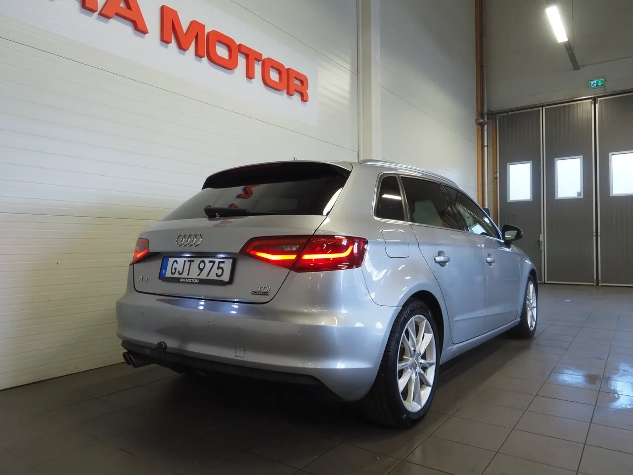 Vehicle image 5