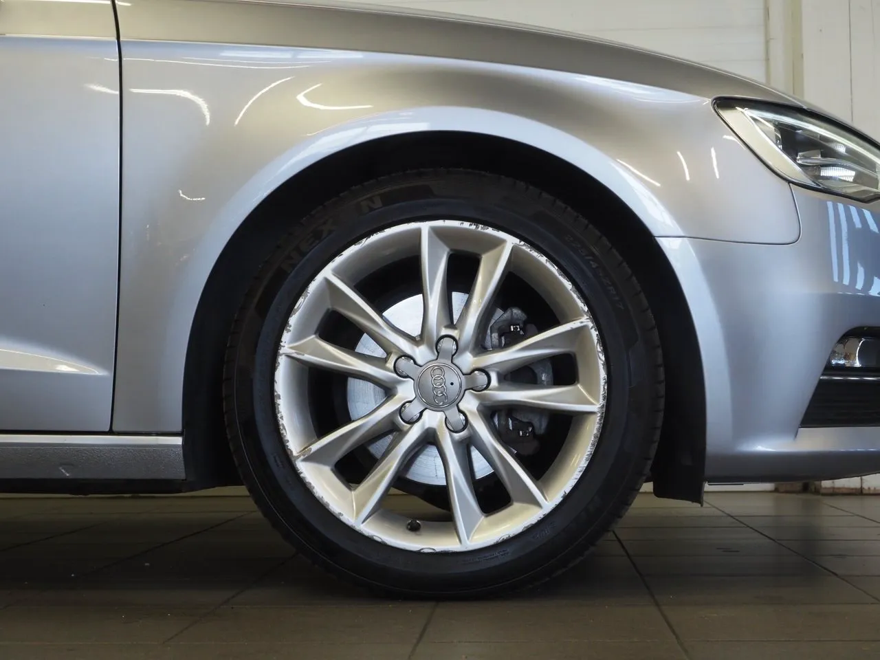 Vehicle image 7