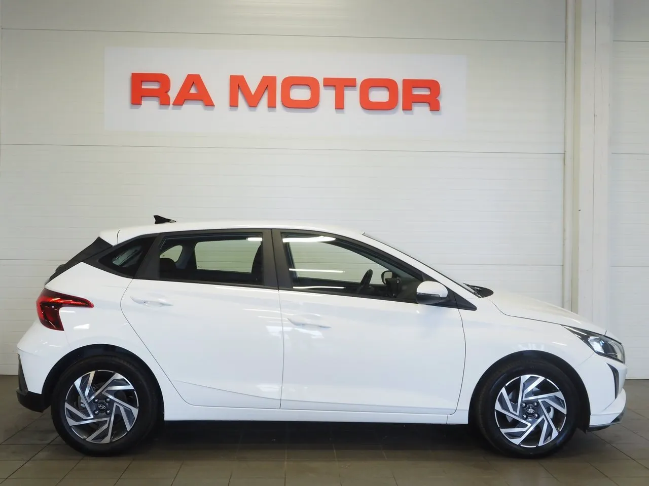 Vehicle image 3