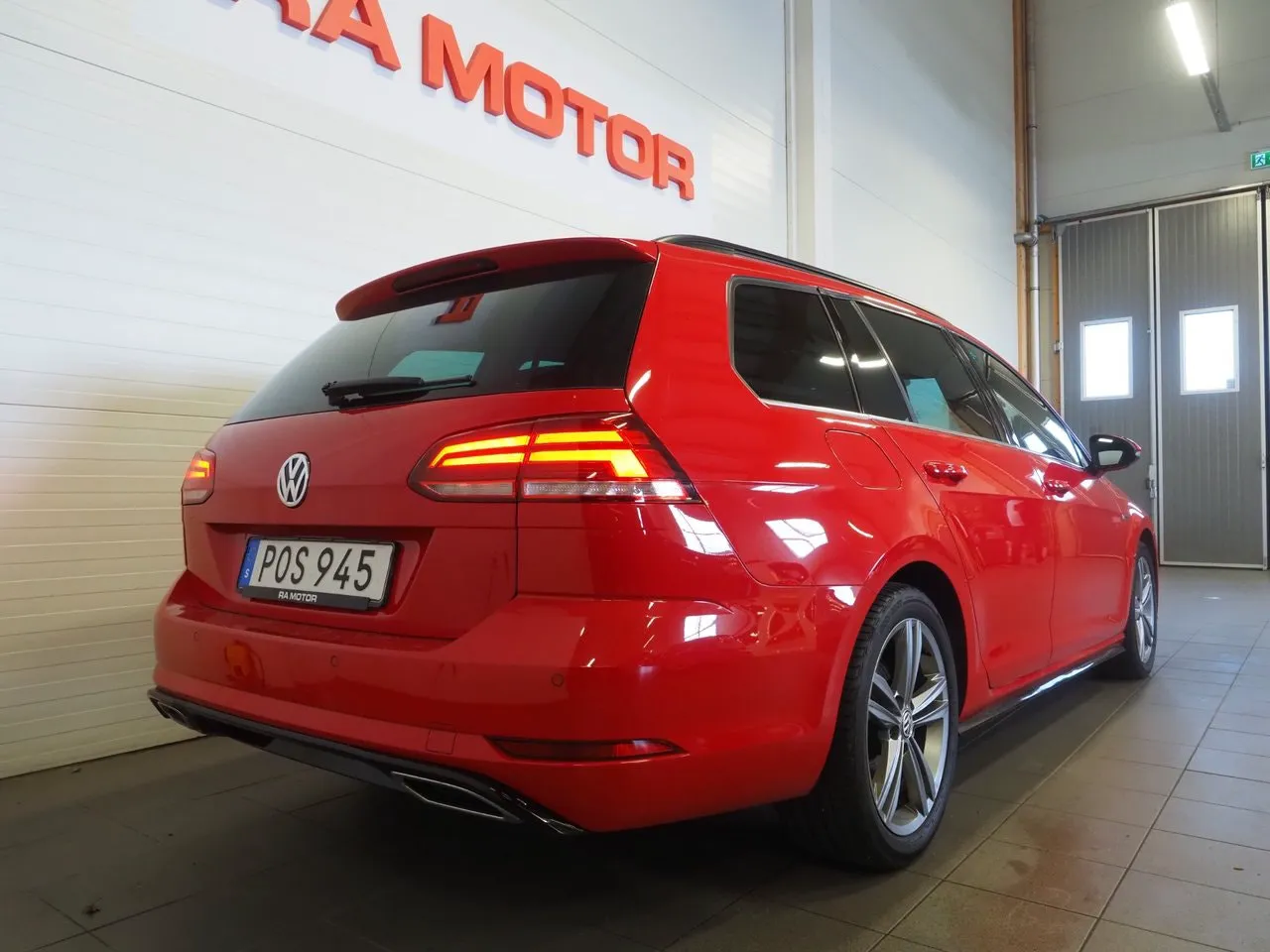 Vehicle image 4