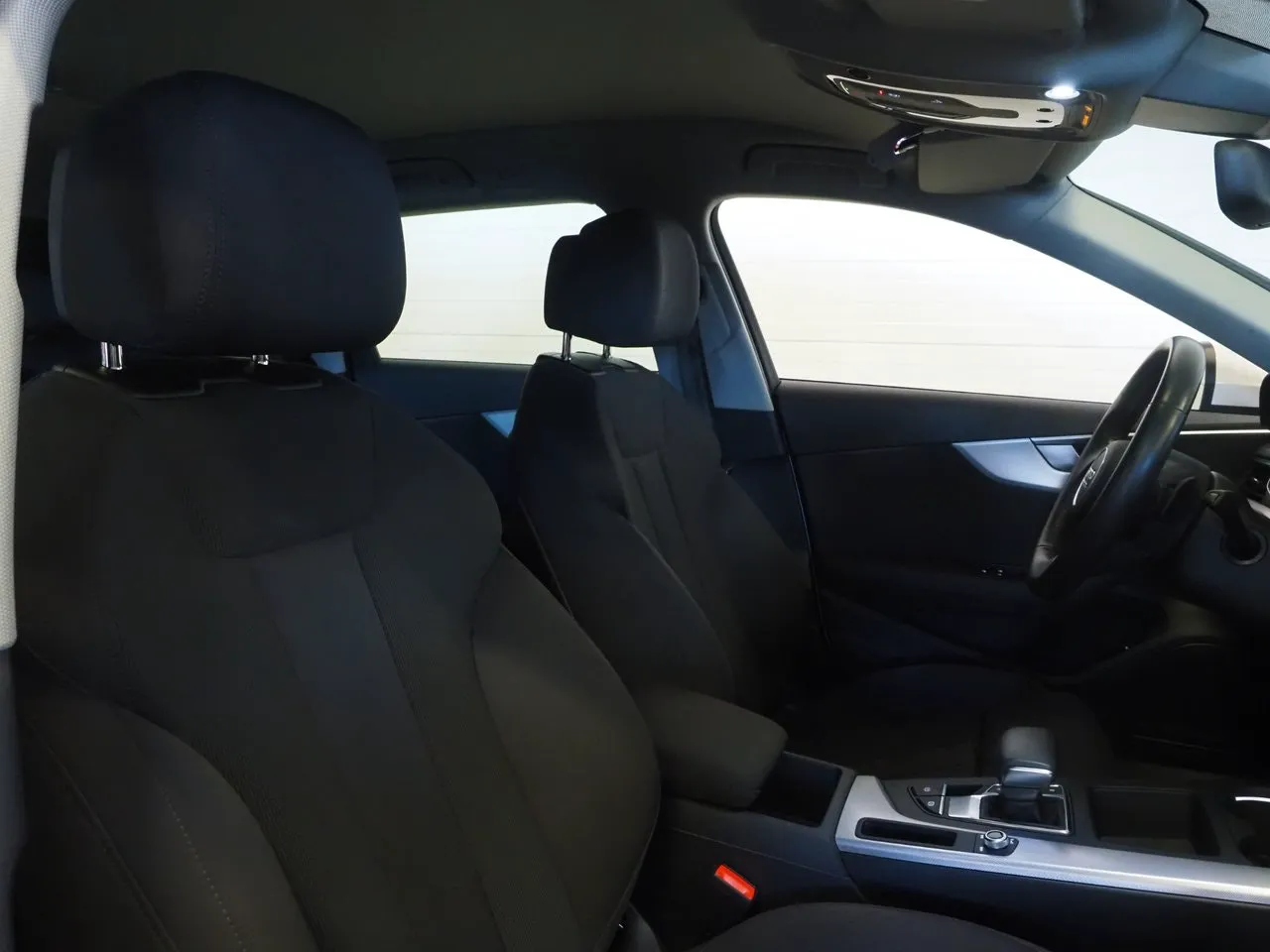 Vehicle image 15