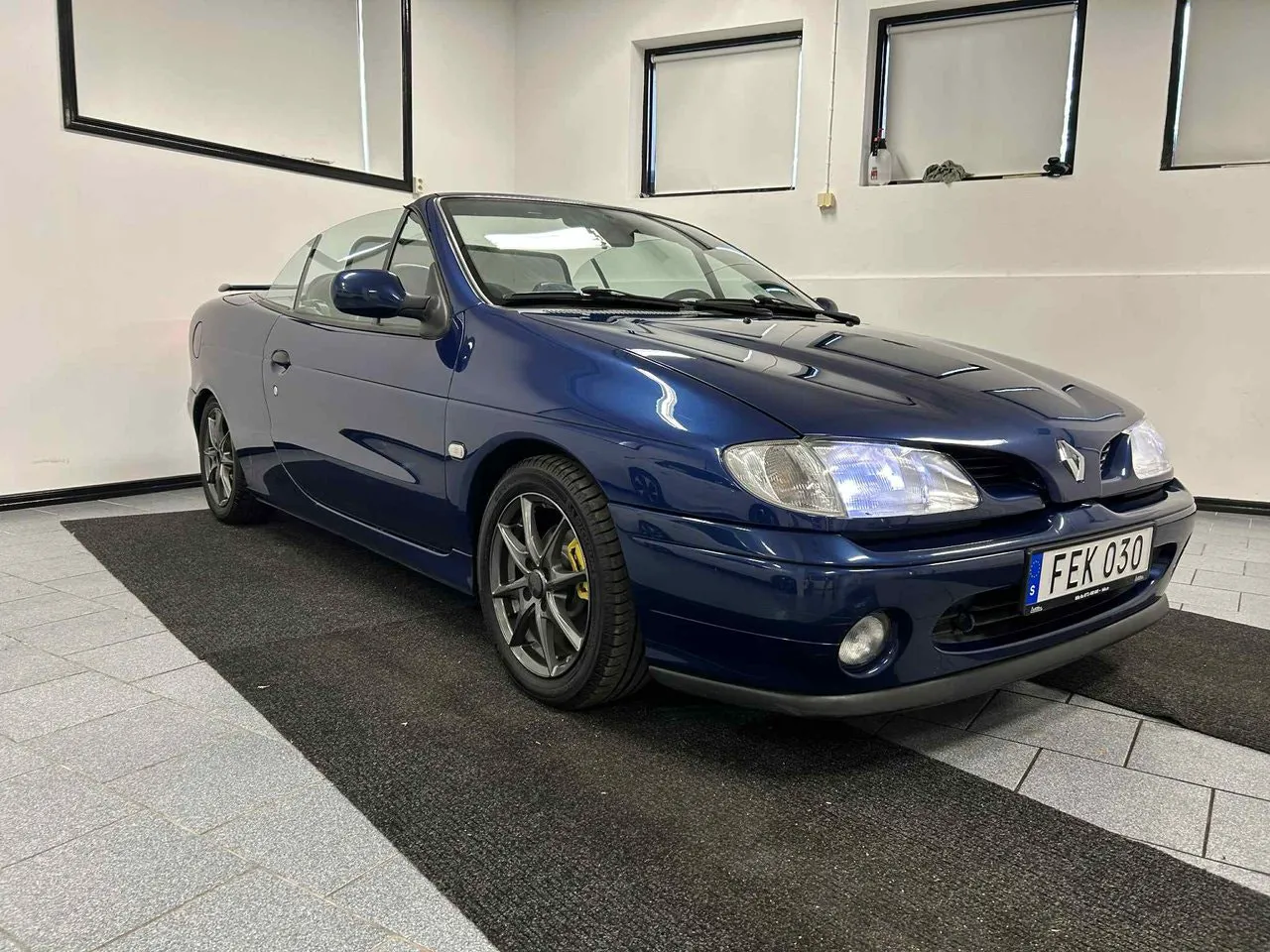 Vehicle image 6