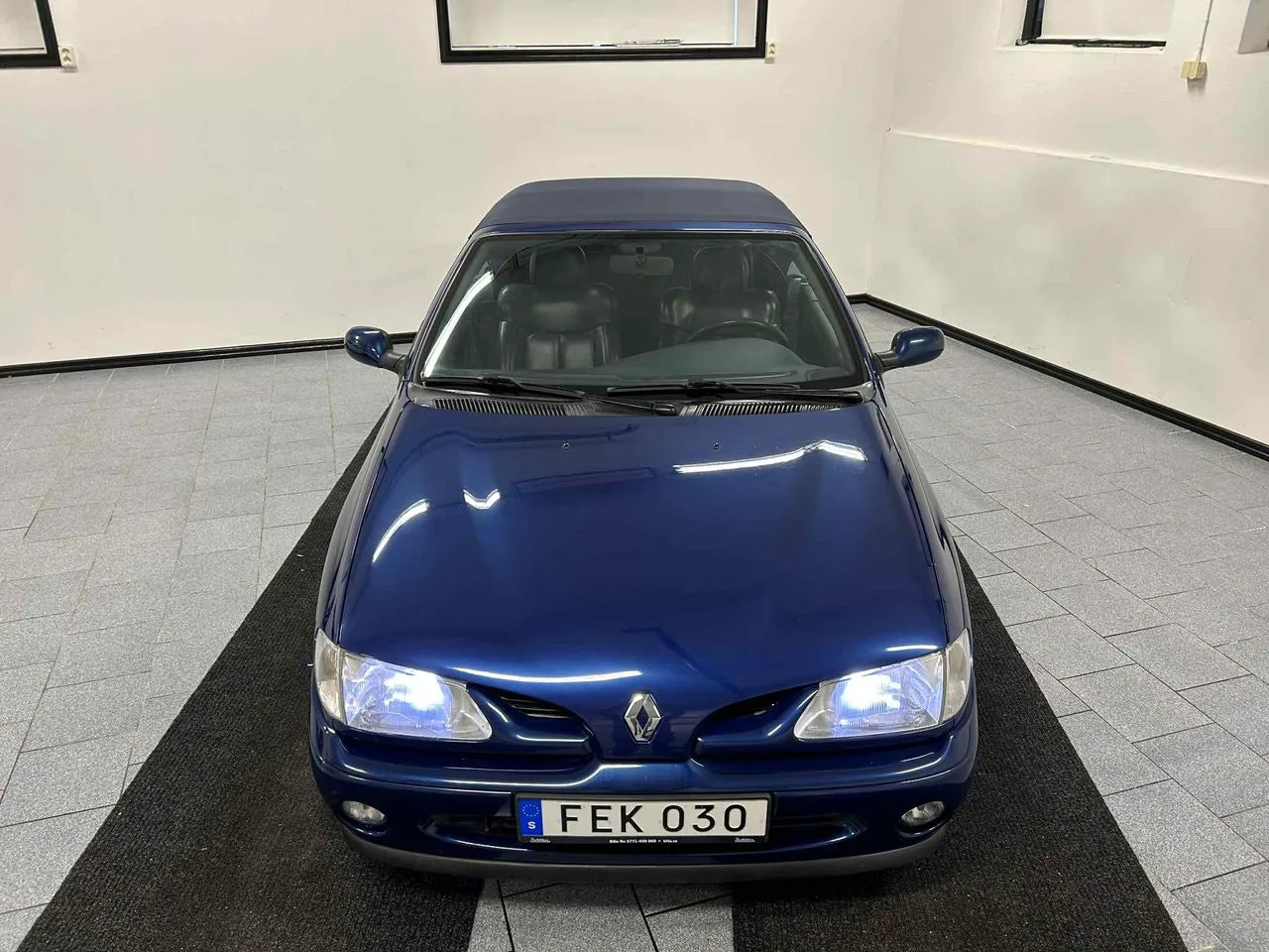 Vehicle image 10