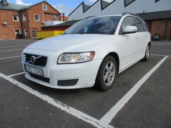 Volvo V50 D2 115 hk Kinetic Drag Nyservad Årsskatt 1259 kr GDS - 2011