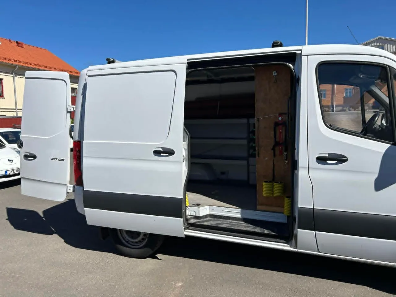 Vehicle image 14