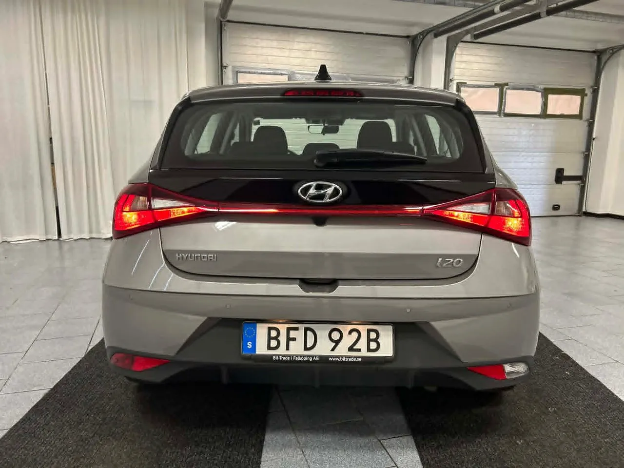 Vehicle image 5