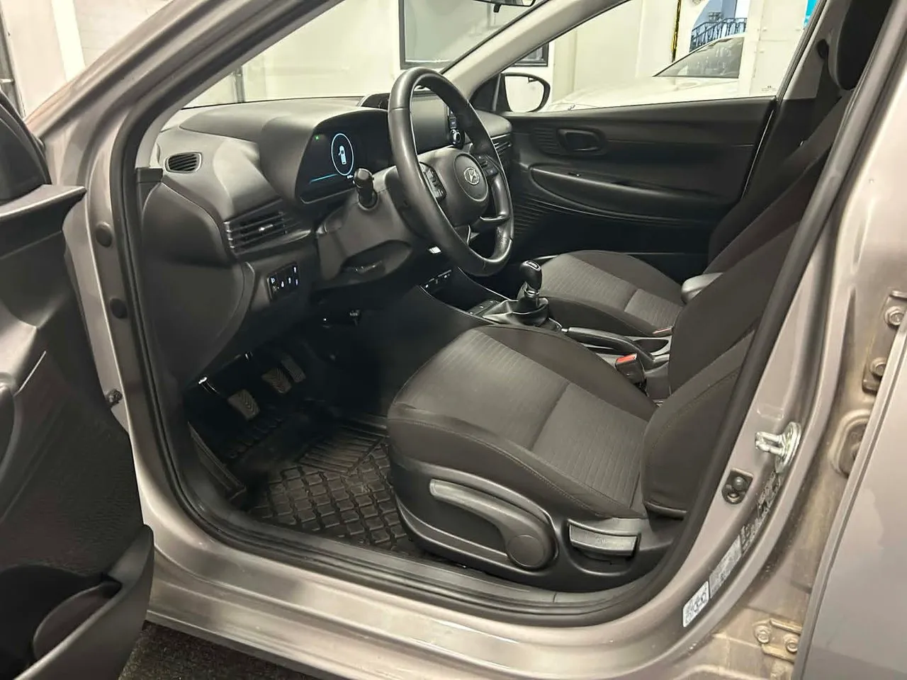 Vehicle image 7
