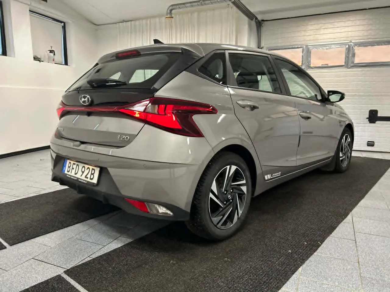 Vehicle image 1