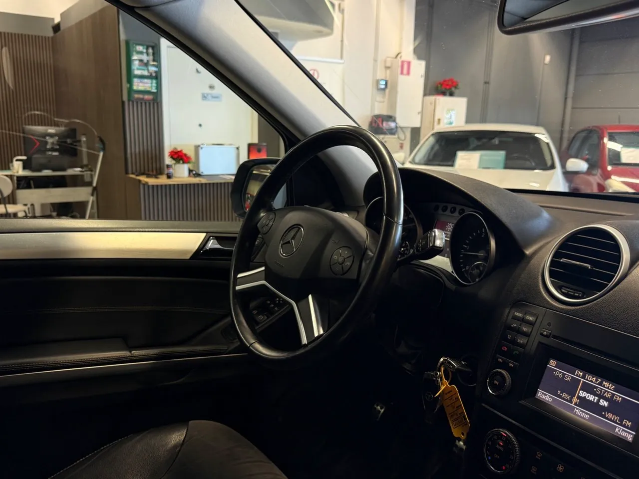Vehicle image 21