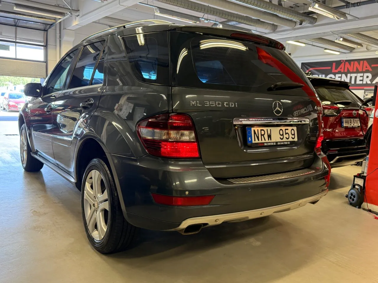 Vehicle image 7