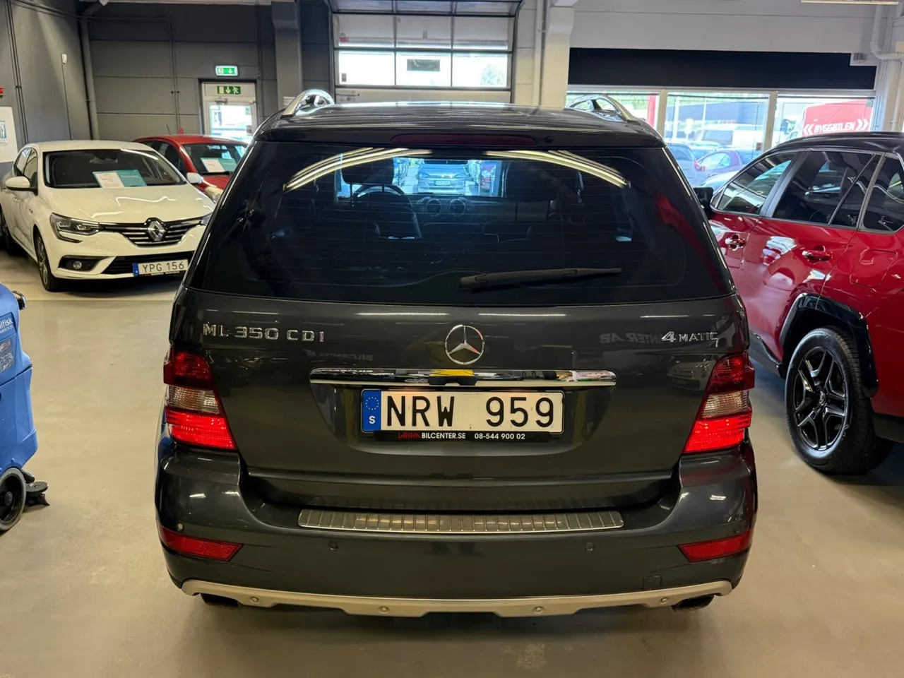 Vehicle image 6