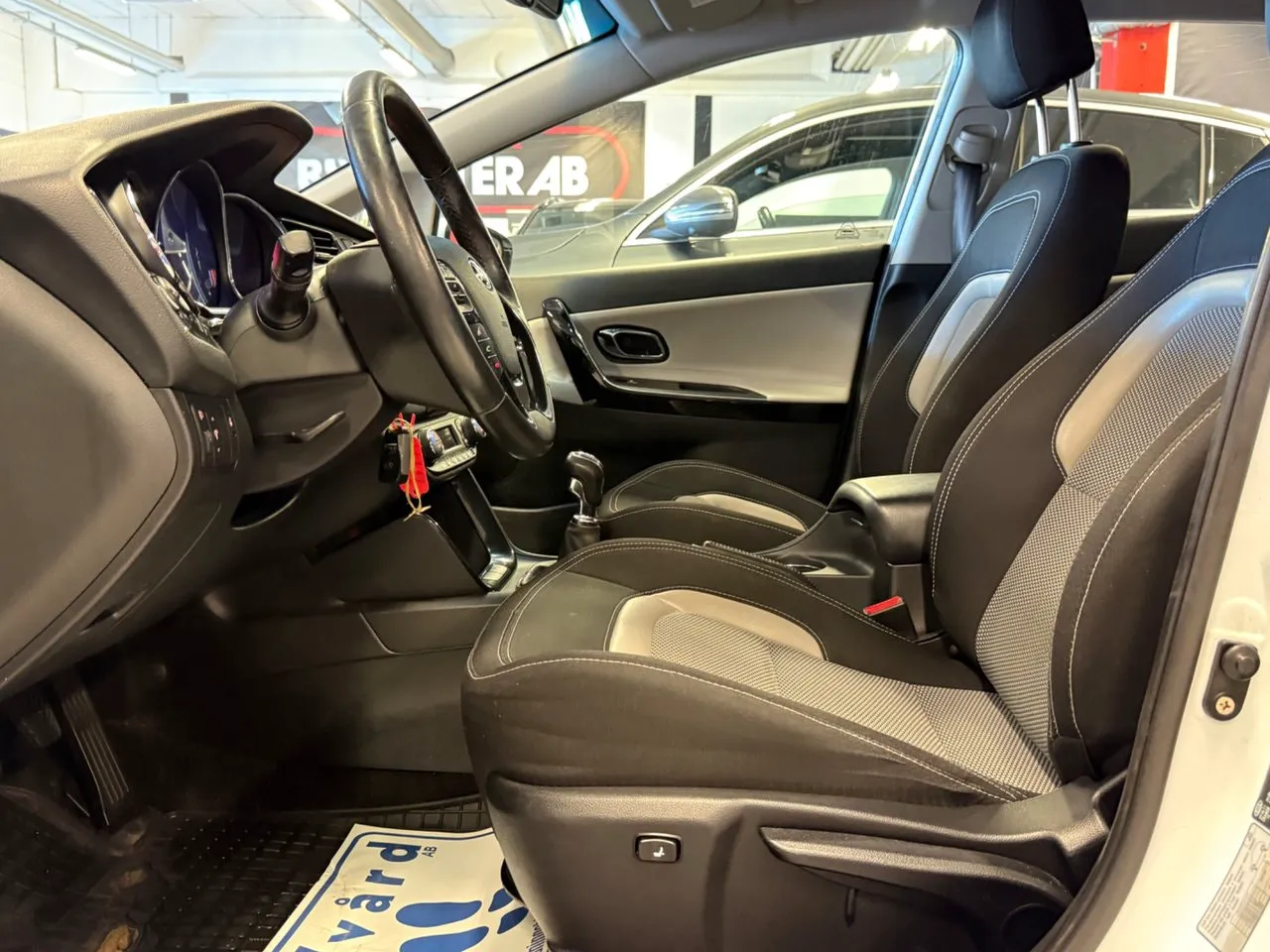 Vehicle image 18
