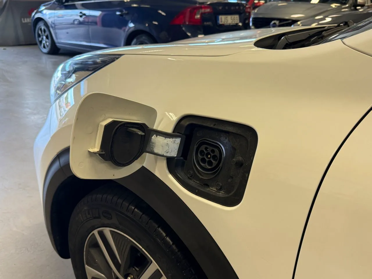 Vehicle image 12