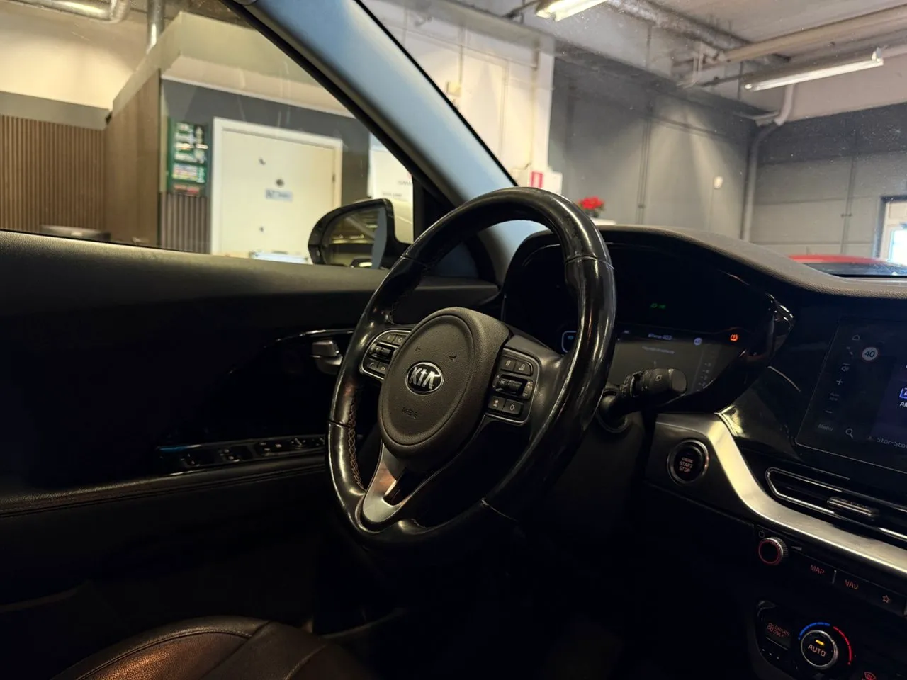 Vehicle image 27