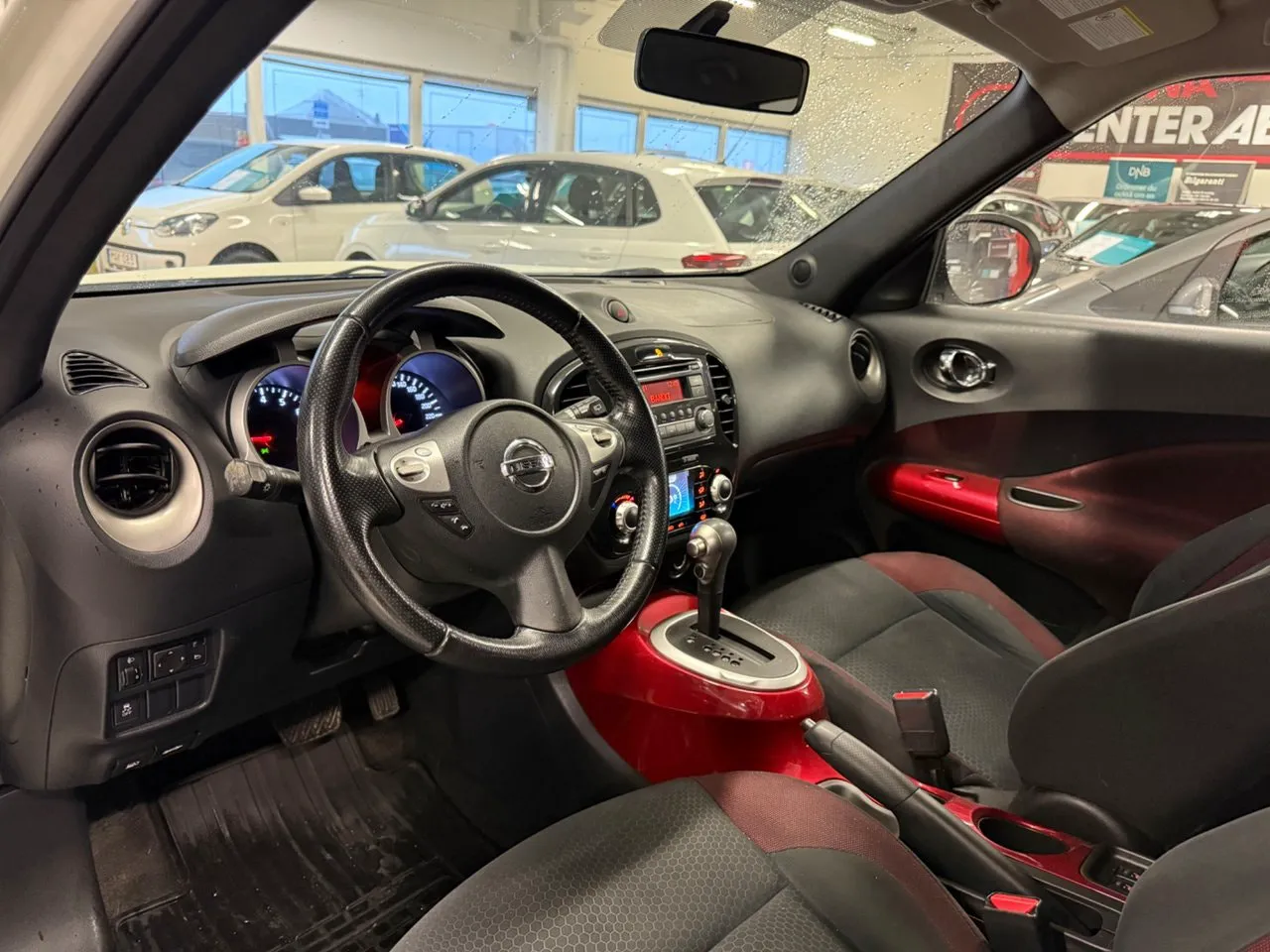 Vehicle image 10