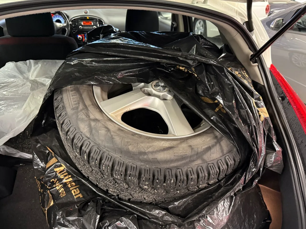 Vehicle image 15
