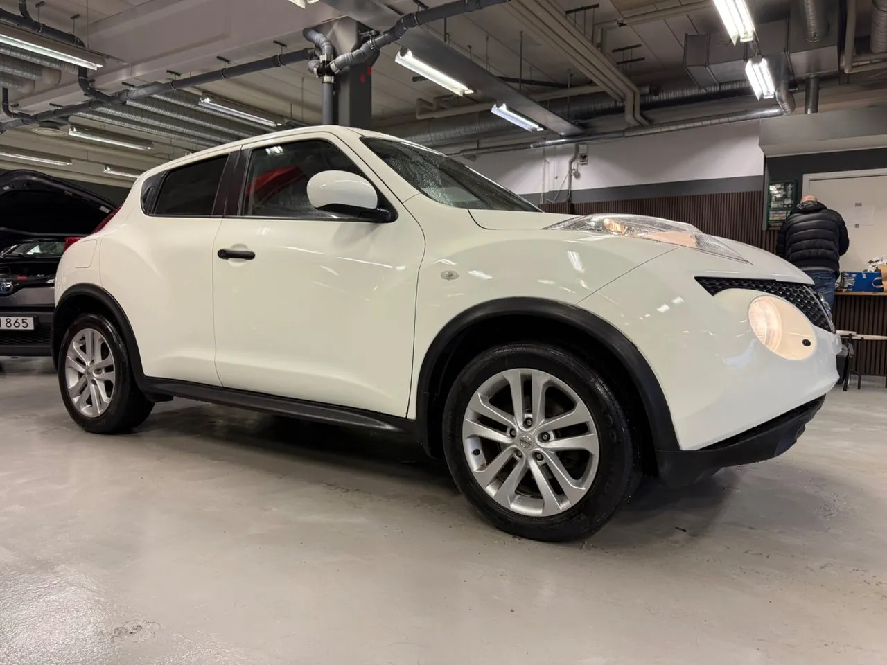 Vehicle image 8