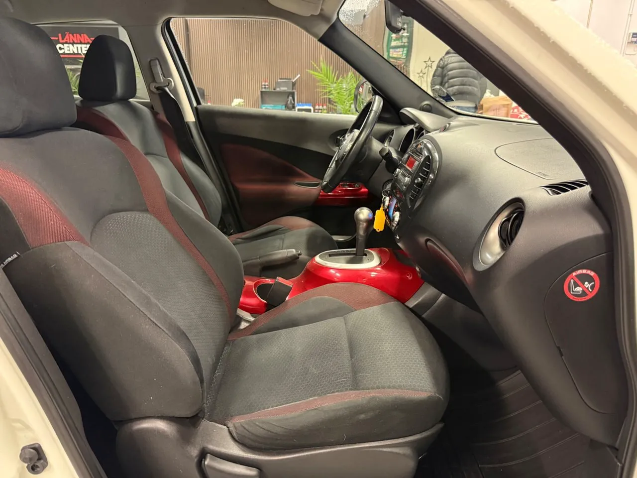 Vehicle image 16