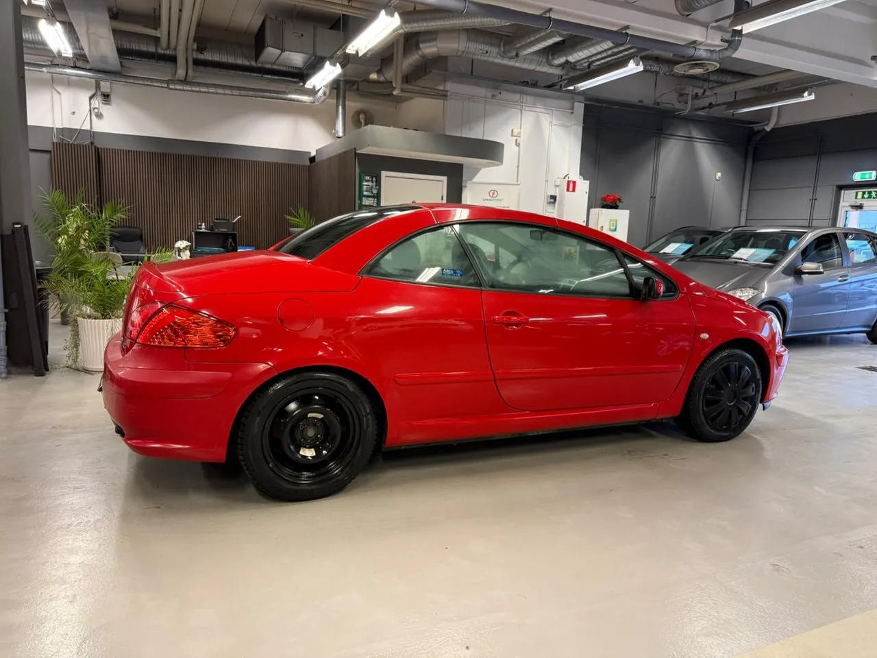 Vehicle image 7