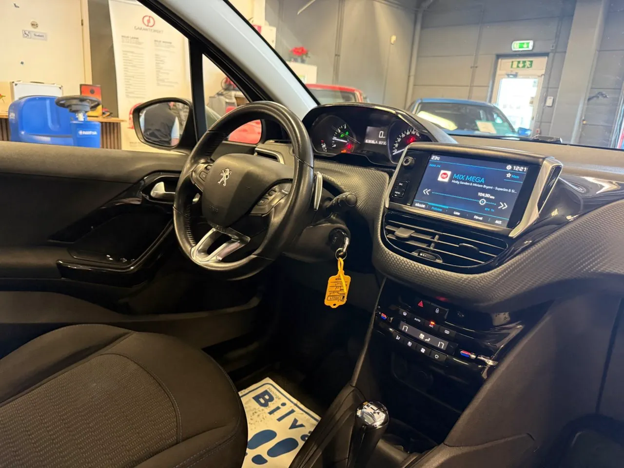 Vehicle image 17