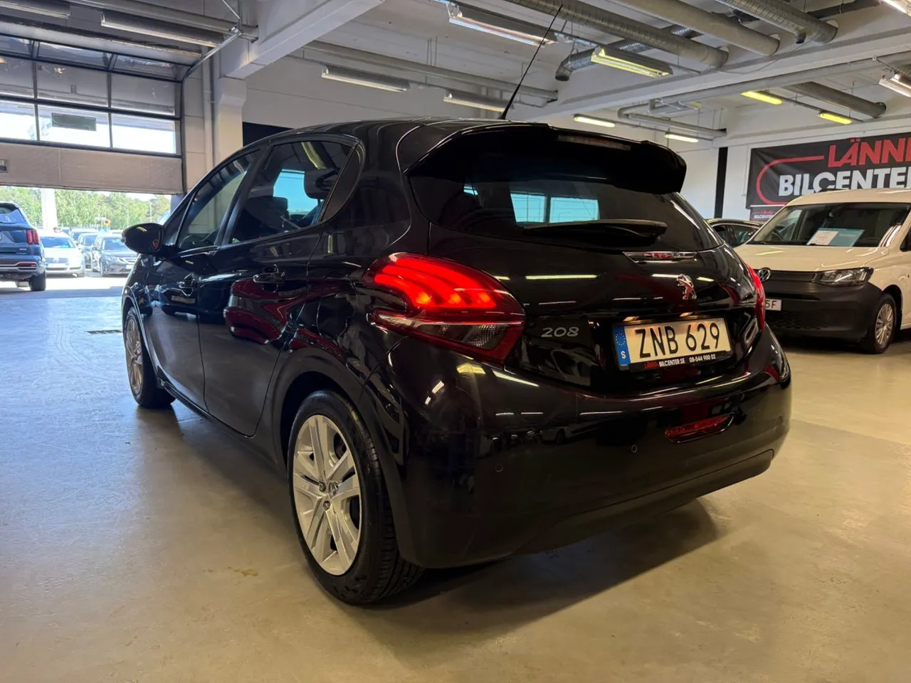 Vehicle image 7