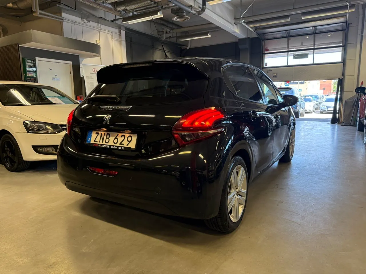 Vehicle image 9