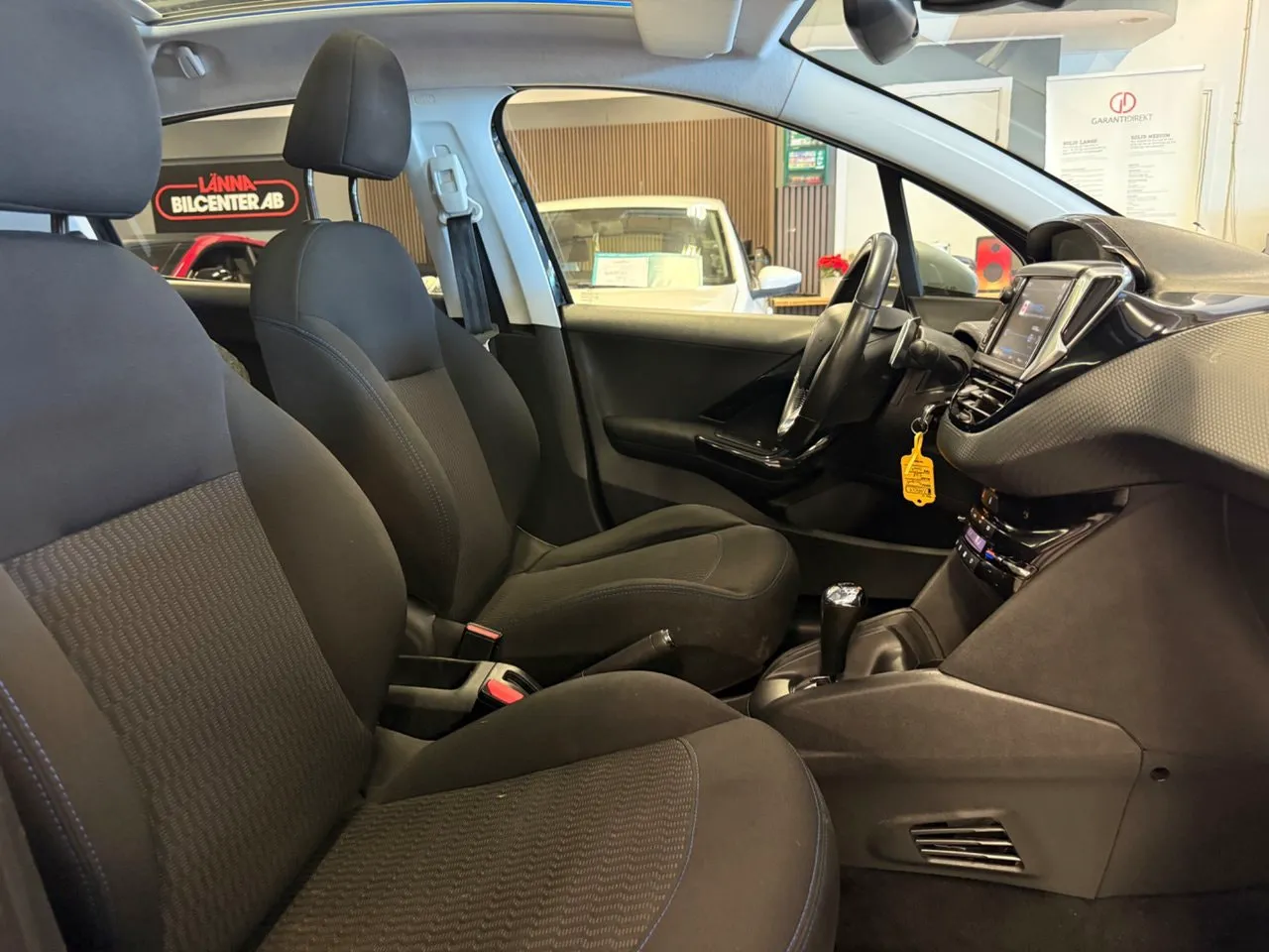 Vehicle image 18