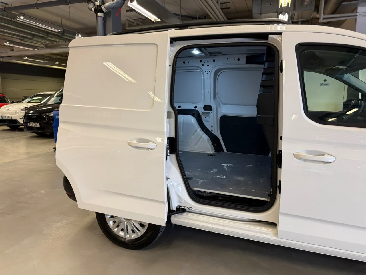 Vehicle image 22