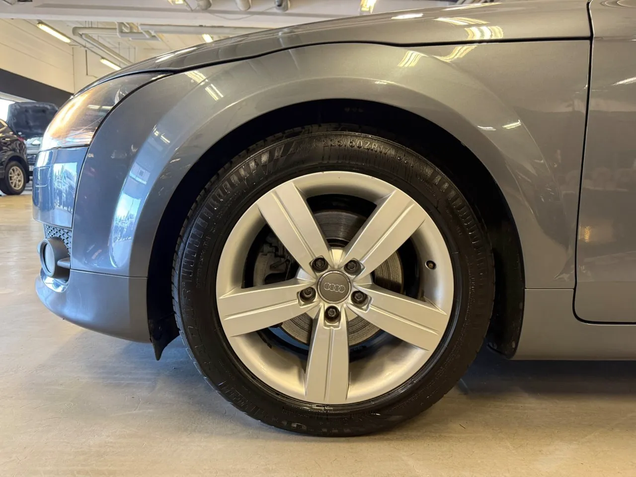 Vehicle image 7