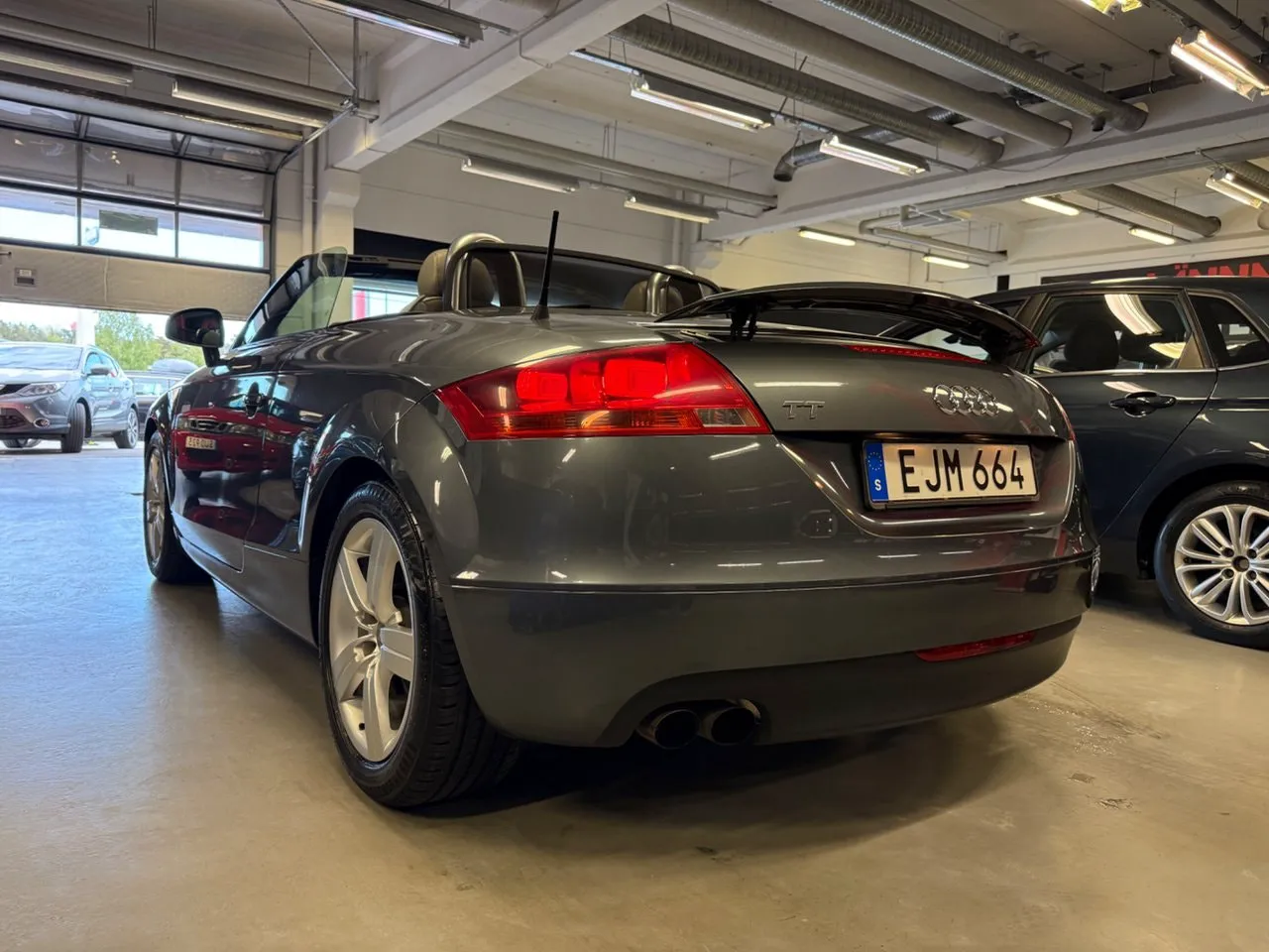 Vehicle image 6