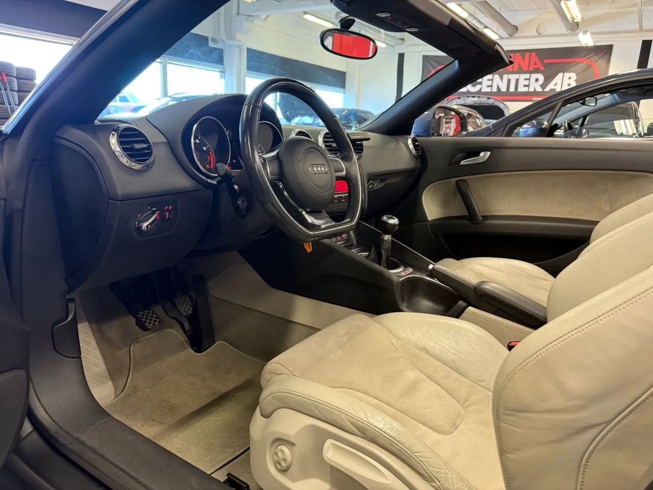 Vehicle image 14