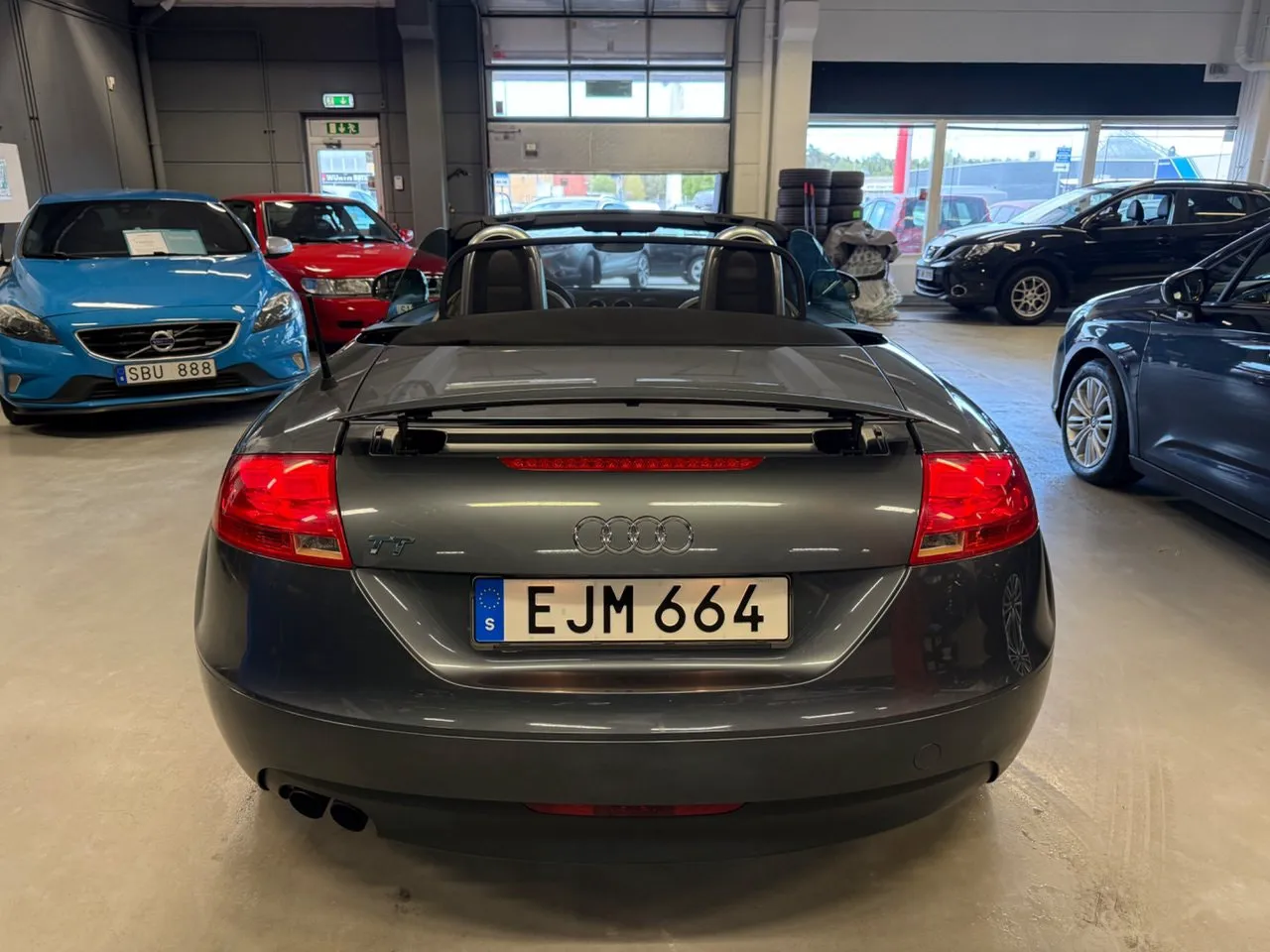 Vehicle image 5