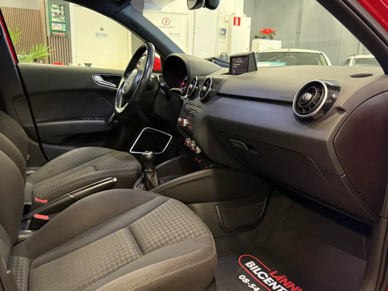 Vehicle image 16