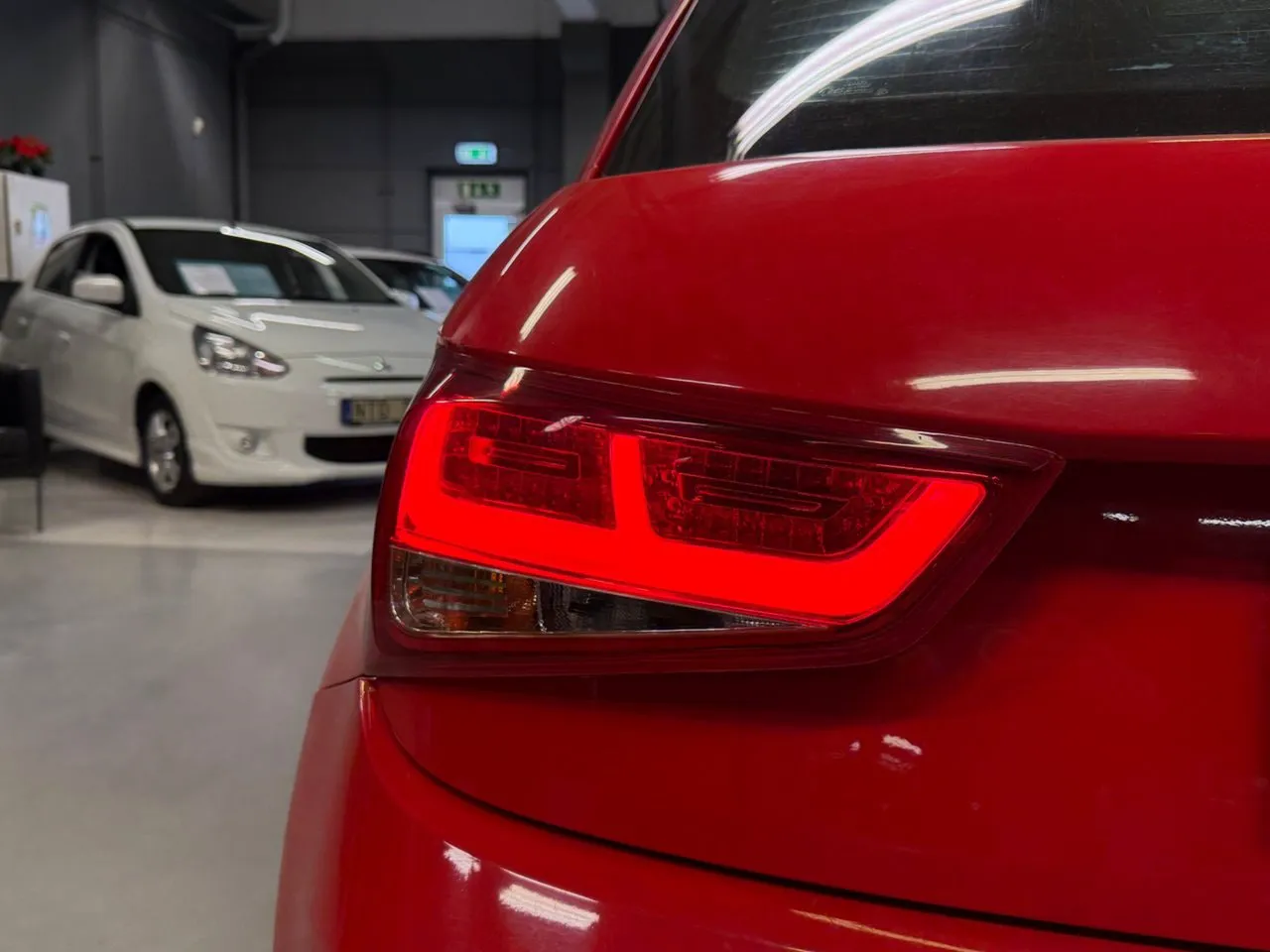 Vehicle image 9