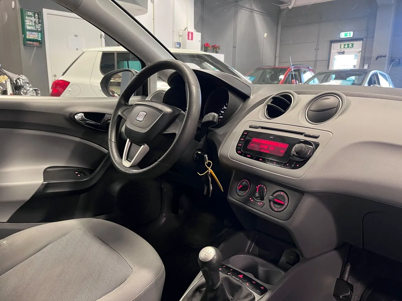 Vehicle image 14