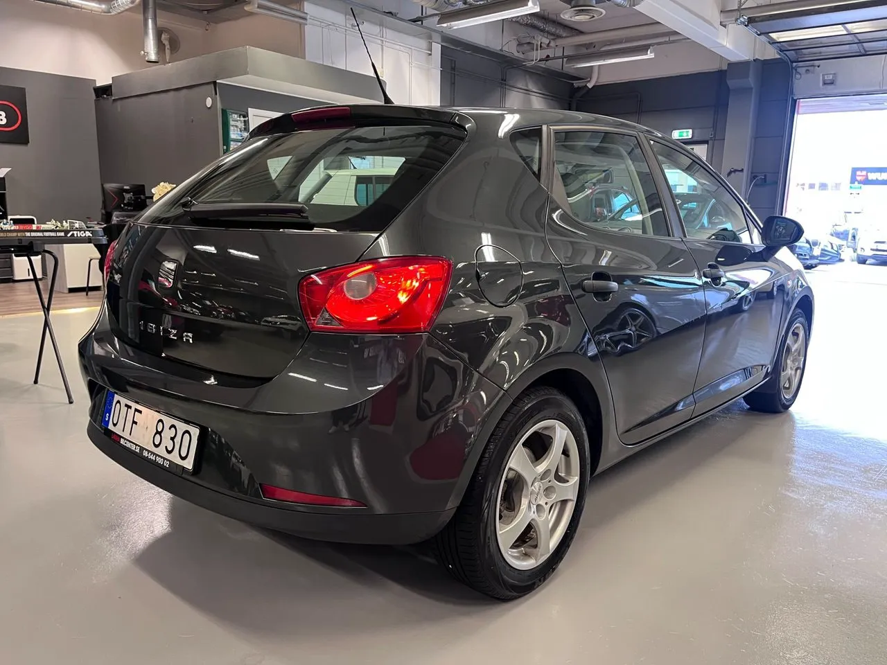 Vehicle image 6