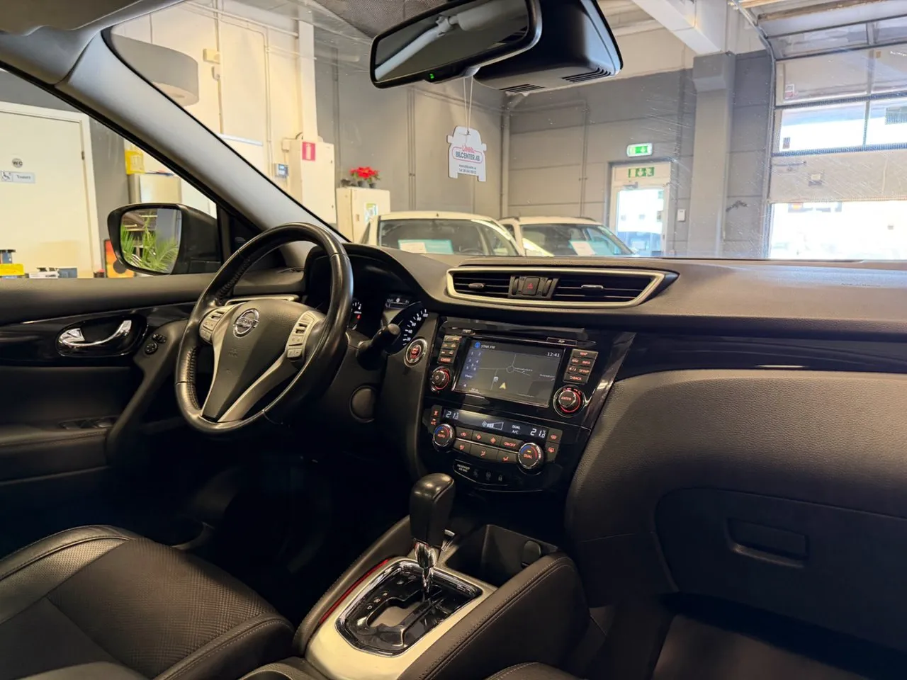 Vehicle image 18