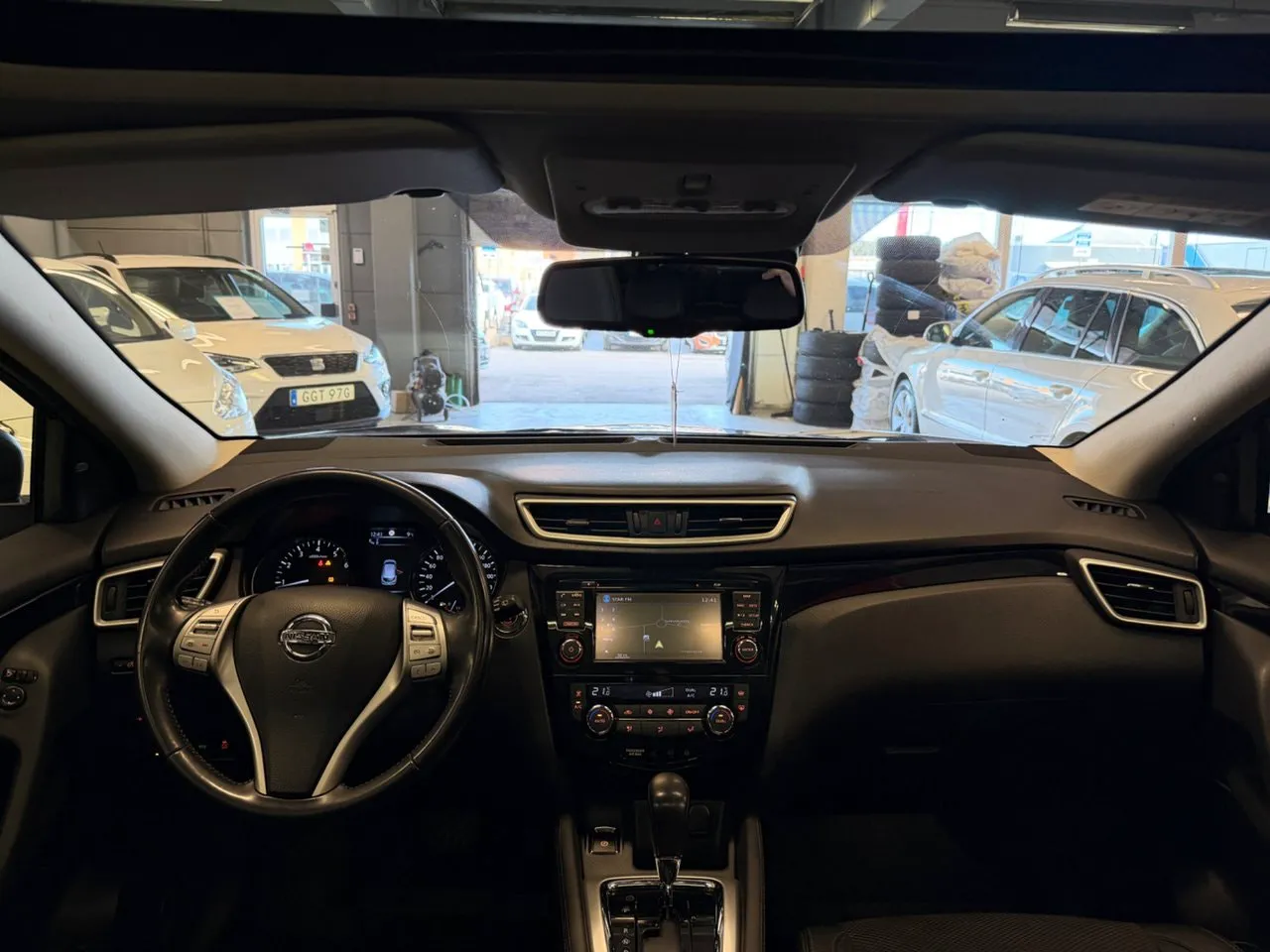 Vehicle image 19