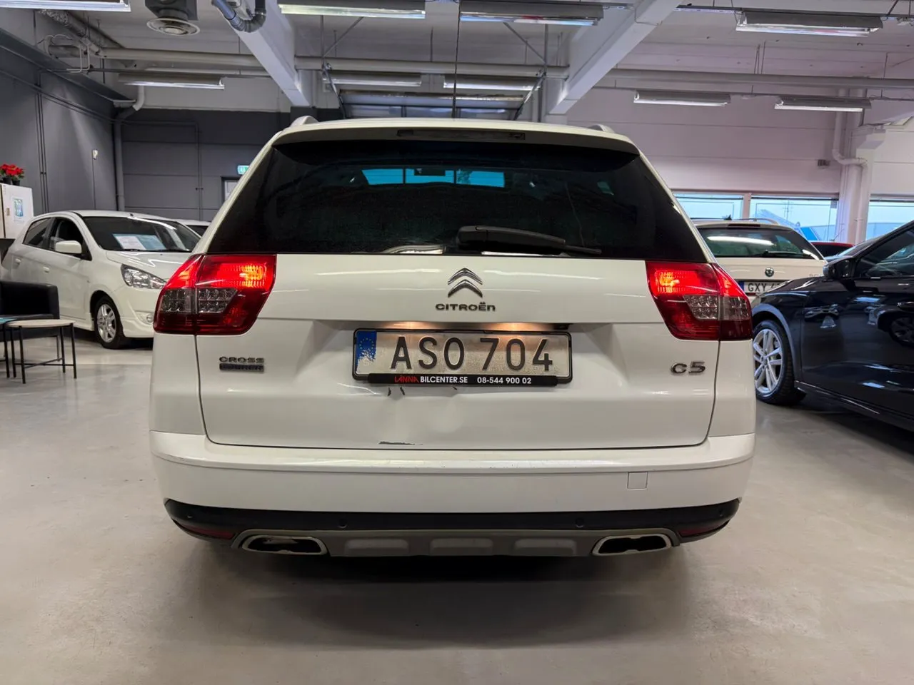 Vehicle image 6