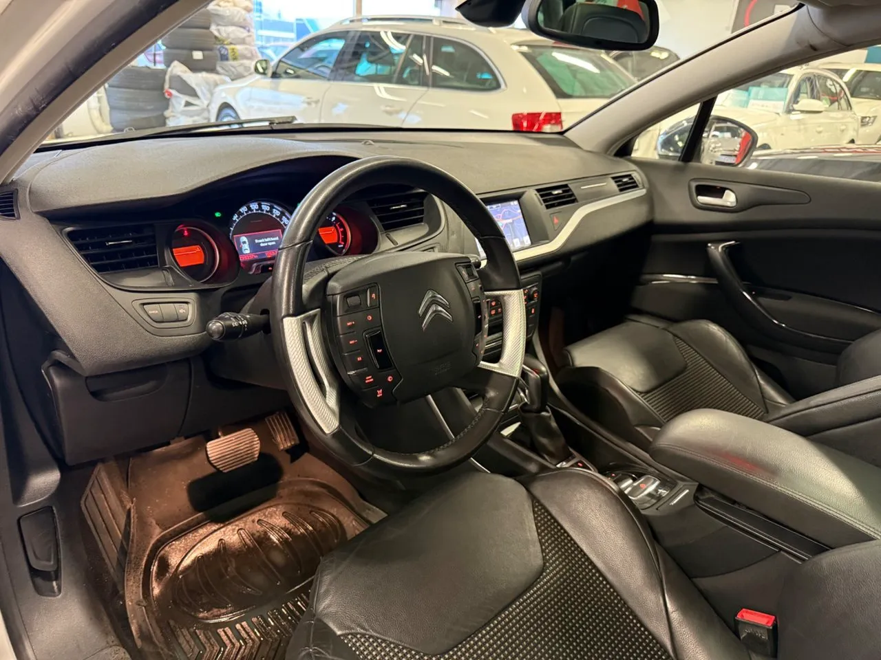 Vehicle image 9