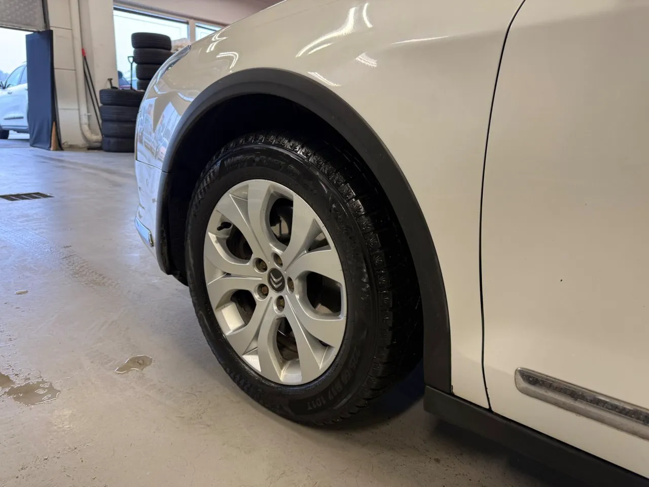 Vehicle image 8