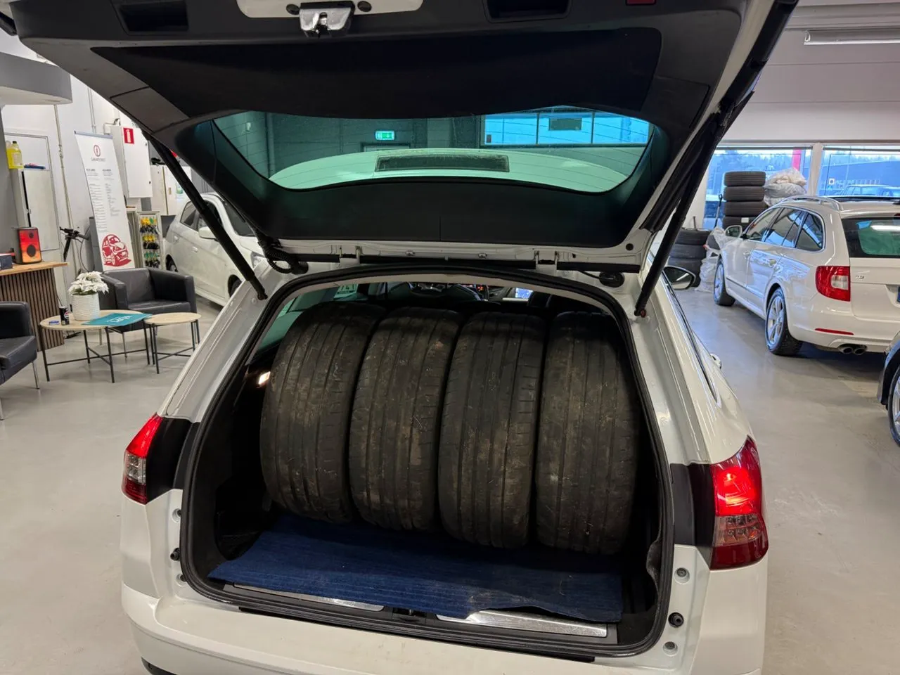 Vehicle image 21