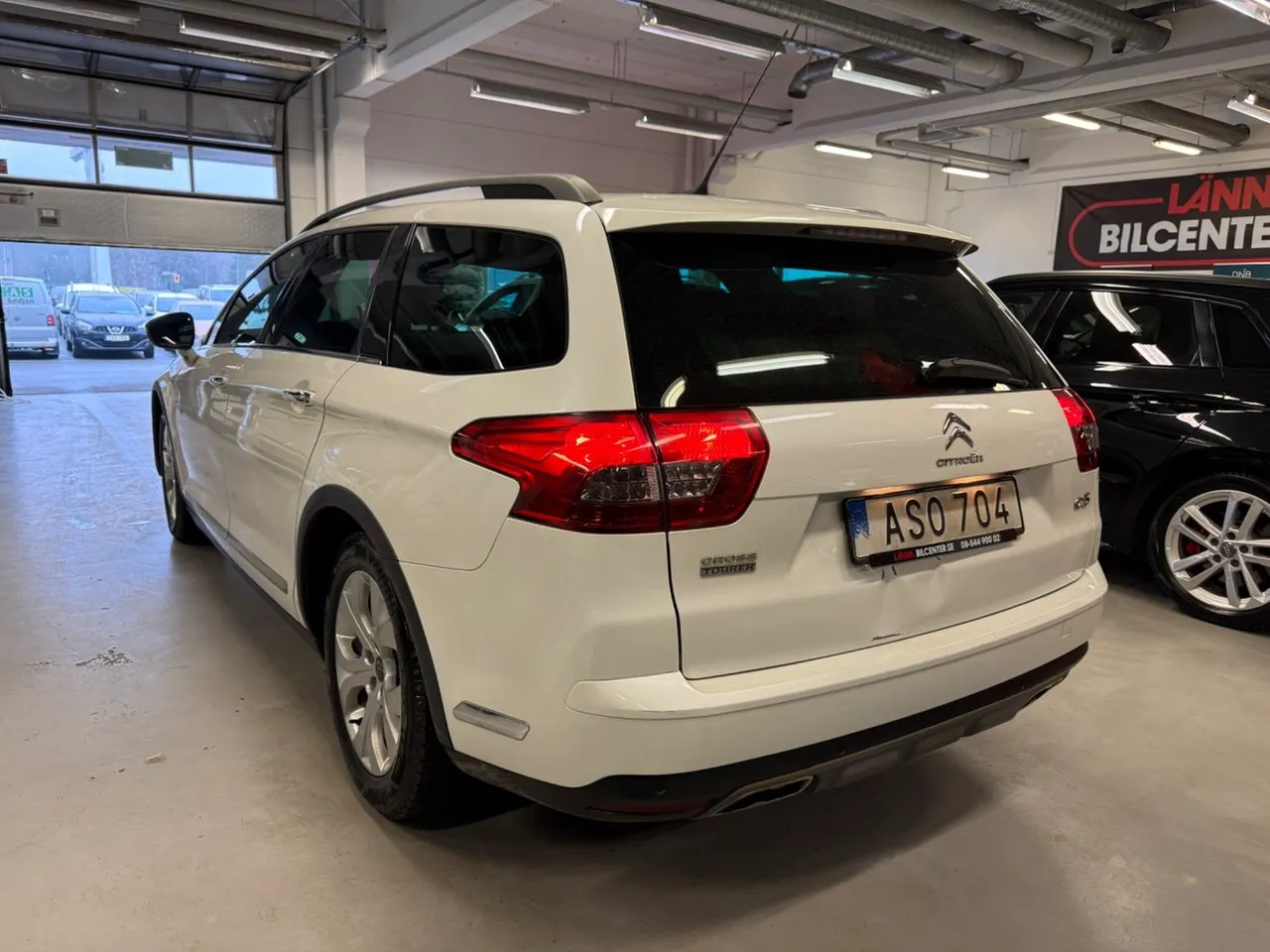 Vehicle image 7