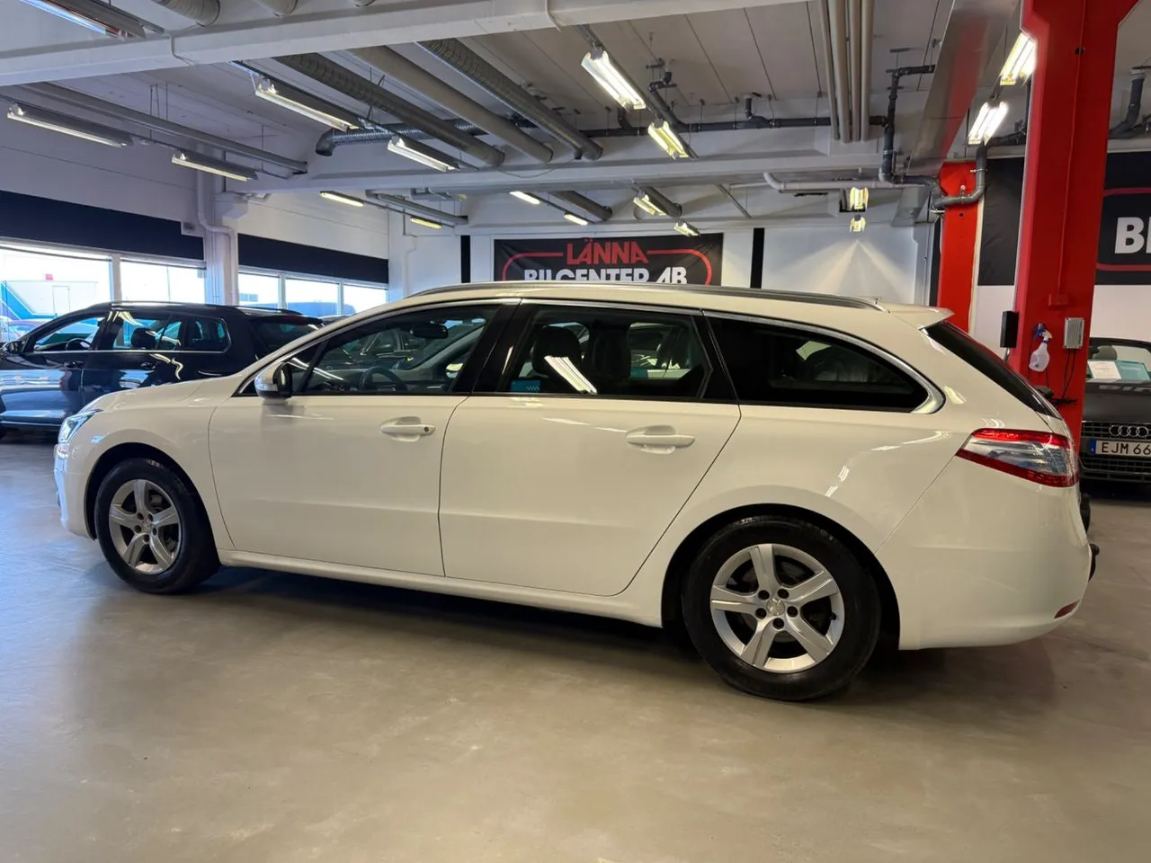 Vehicle image 8