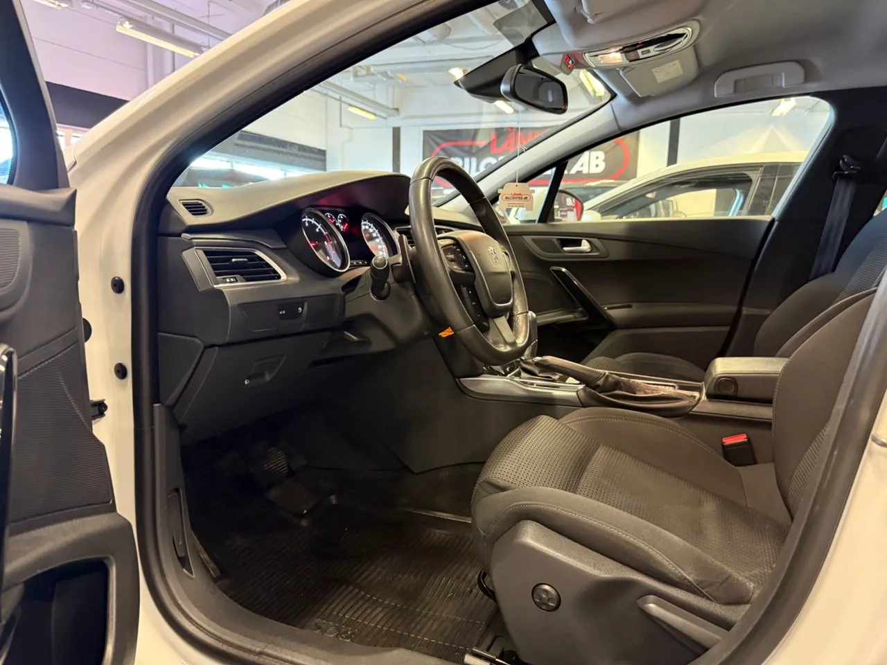 Vehicle image 14