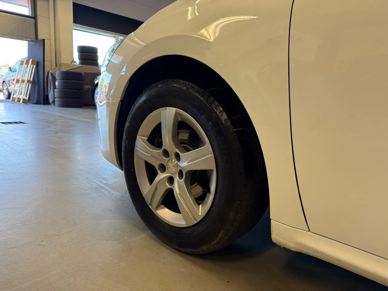 Vehicle image 10