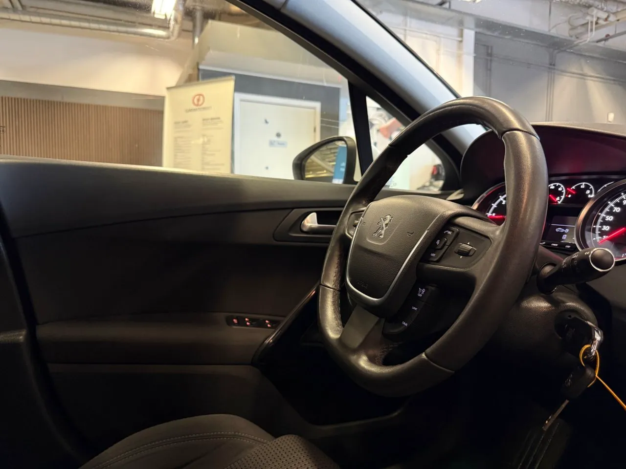 Vehicle image 18