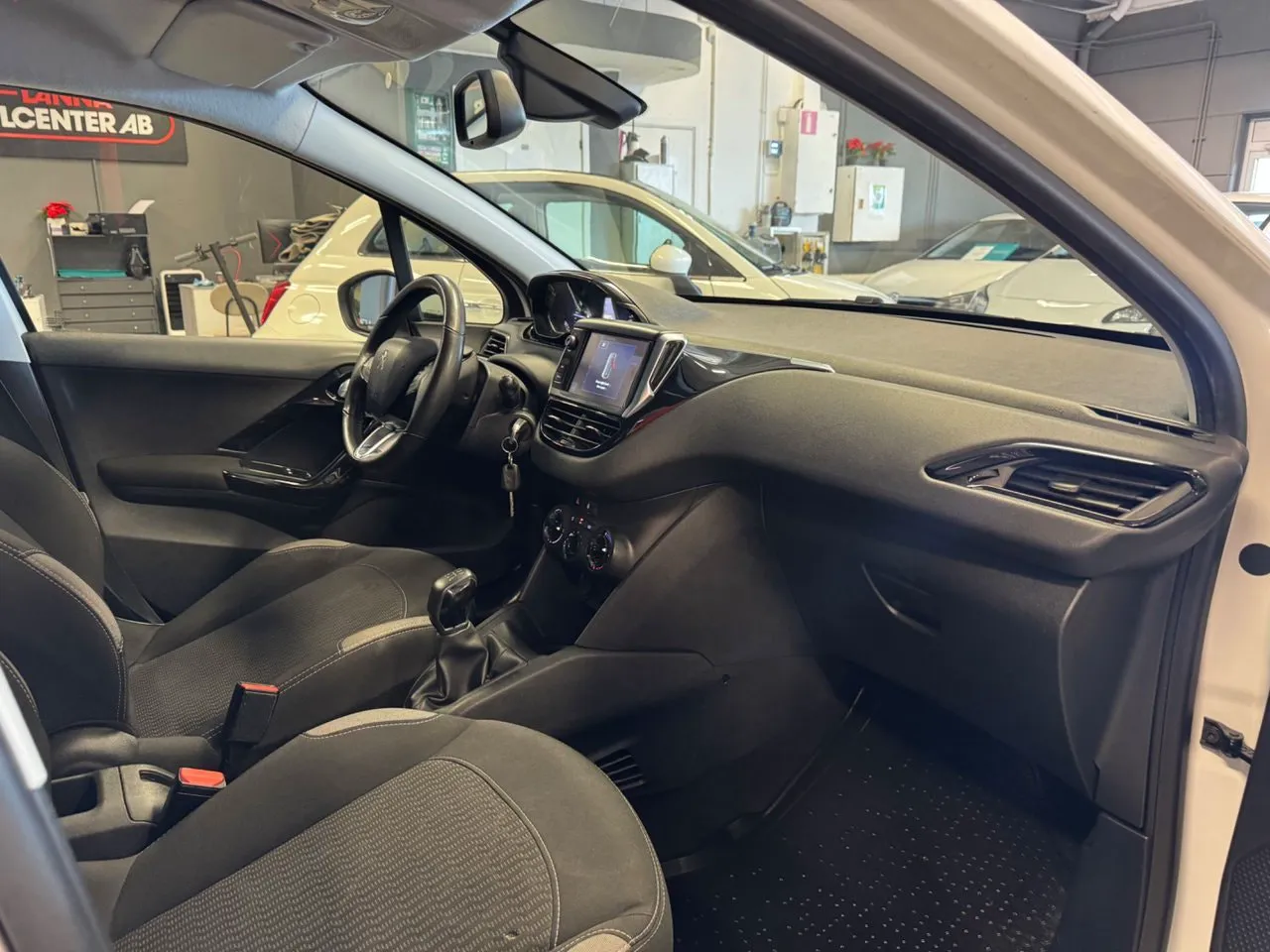 Vehicle image 10