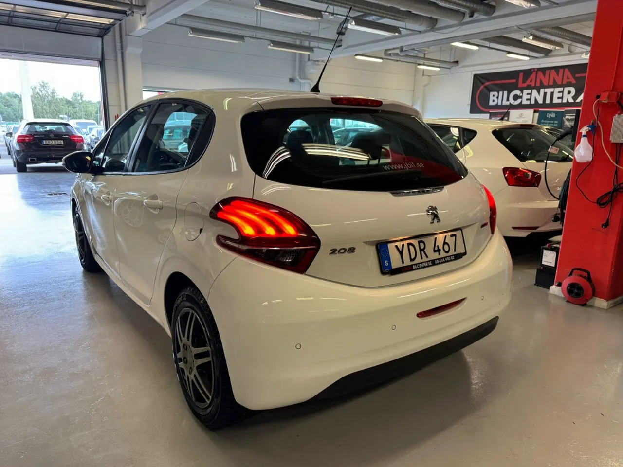 Vehicle image 6